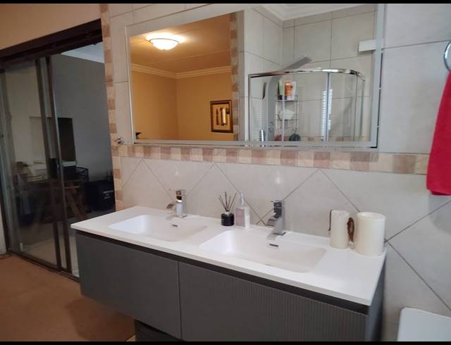 4 BEDROOM TOWNHOUSE FOR SALE IN CASHAN